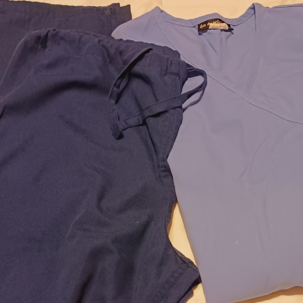 2pc scrub set Size M drawstring pants top has 2 front pockets and back tie